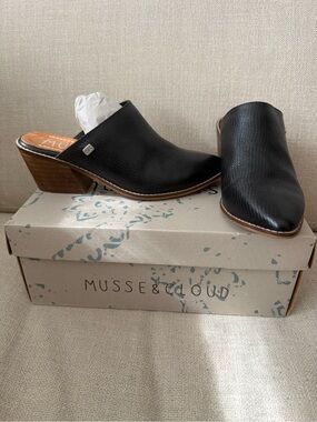 Musse & Cloud black mules